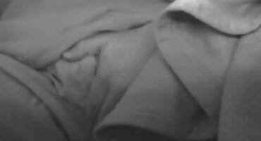 fc25-d817 sex Cô vuốt ve phim sex mới không che mình trong đồ lót ren.