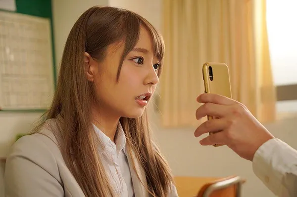 phim sex bướm non Học trò sử dụng điện thoại thôi miên cô giáo thực tập